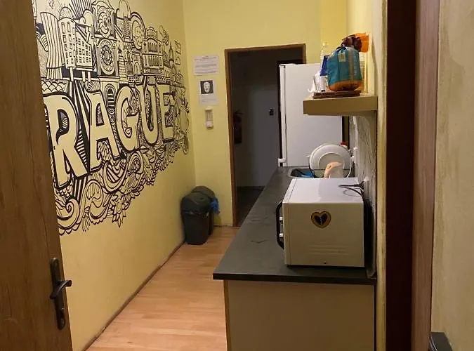 호스텔 이지 하우징 *