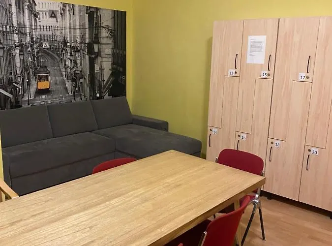 호스텔 이지 하우징 *