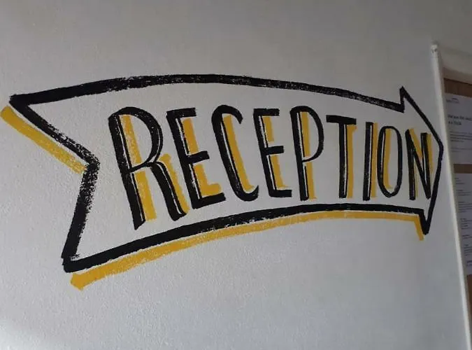 호스텔 이지 하우징 *